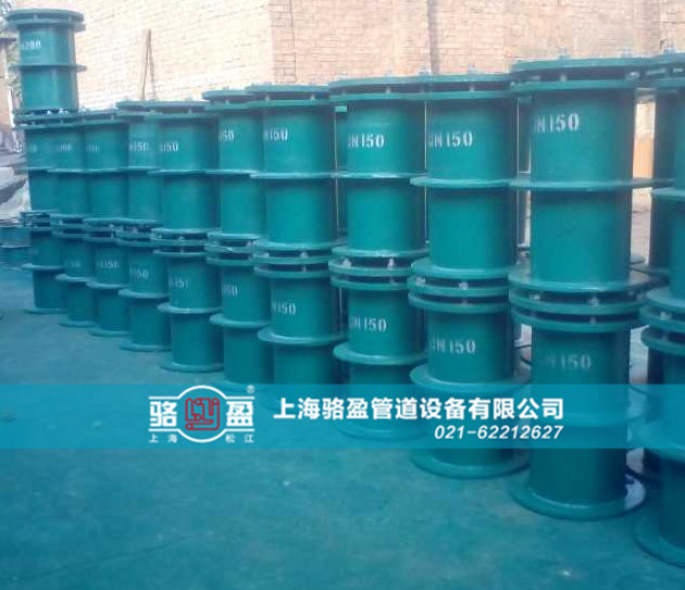 大口徑<a href=http://www.m.hellowinter.com.cn target=_blank class=infotextkey>防水套管</a>噴漆現(xiàn)場