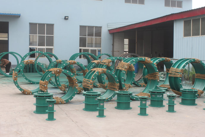 國標(biāo)<a href=http://www.m.hellowinter.com.cn target=_blank class=infotextkey>防水套管</a>生產(chǎn)廠家