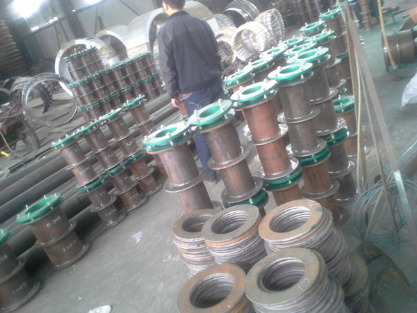 濟(jì)南濟(jì)陽縣多種型號的<a href=http://www.m.hellowinter.com.cn target=_blank class=infotextkey>防水套管</a>發(fā)貨現(xiàn)場